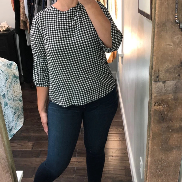 Maurice’s large black checkered top - Picture 2 of 4